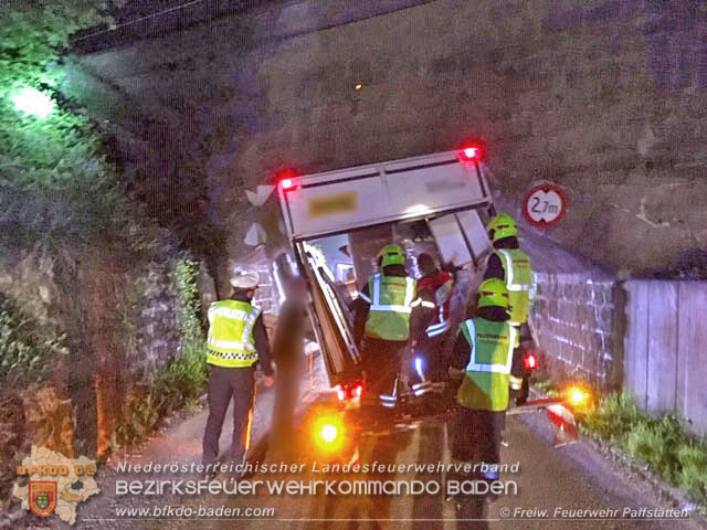 20190518 Fahrzeugbergung in Pfaffst�tten Ein�dstra�e  Foto: � Freiwillige Feuerwehr Pfaffst�tten