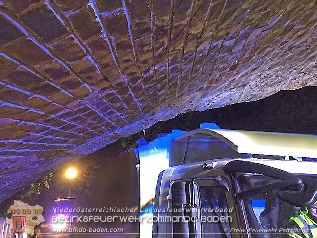 20190518 Fahrzeugbergung in Pfaffst�tten Ein�dstra�e  Foto: � Freiwillige Feuerwehr Pfaffst�tten