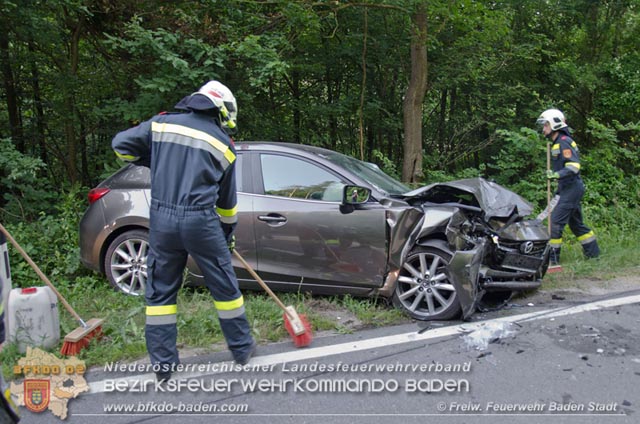 20190630 Verkehrsunfall mit mehreren Verletzten auf der LB210 im Helenental  Fotos: © FF Baden-Stadt Martin Grassl u. Martin Lichtenauer