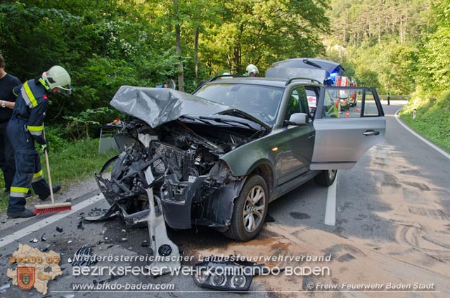 20190630 Verkehrsunfall mit mehreren Verletzten auf der LB210 im Helenental  Fotos: © FF Baden-Stadt Martin Grassl u. Martin Lichtenauer