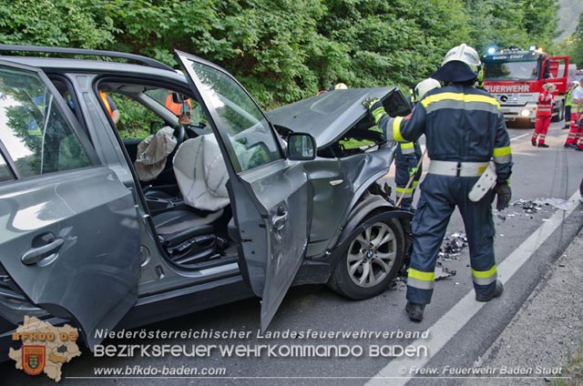 20190630 Verkehrsunfall mit mehreren Verletzten auf der LB210 im Helenental Fotos: © FF Baden-Stadt Martin Grassl u. Martin Lichtenauer 20190630 Verkehrsunfall mit mehreren Verletzten auf der LB210 im Helenental Fotos: © FF Baden-Stadt Martin Grassl u. Martin Lichtenauer