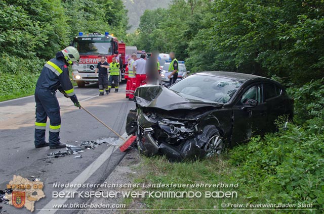 20190630 Verkehrsunfall mit mehreren Verletzten auf der LB210 im Helenental  Fotos: © FF Baden-Stadt Martin Grassl u. Martin Lichtenauer