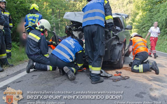 20190630 Verkehrsunfall mit mehreren Verletzten auf der LB210 im Helenental  Fotos: © FF Baden-Stadt Martin Grassl u. Martin Lichtenauer