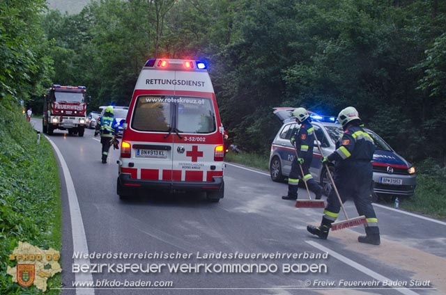 20190630 Verkehrsunfall mit mehreren Verletzten auf der LB210 im Helenental  Fotos: © FF Baden-Stadt Martin Grassl u. Martin Lichtenauer