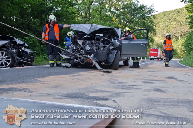 20190630 Verkehrsunfall mit mehreren Verletzten auf der LB210 im Helenental  Fotos: © FF Baden-Stadt Martin Grassl u. Martin Lichtenauer