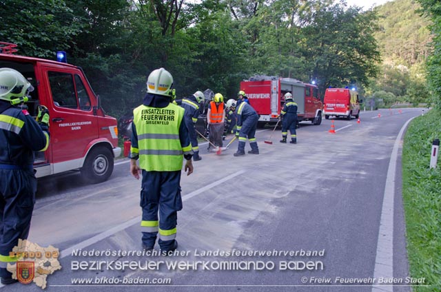 20190630 Verkehrsunfall mit mehreren Verletzten auf der LB210 im Helenental Fotos: © FF Baden-Stadt Martin Grassl u. Martin Lichtenauer 20190630 Verkehrsunfall mit mehreren Verletzten auf der LB210 im Helenental Fotos: © FF Baden-Stadt Martin Grassl u. Martin Lichtenauer