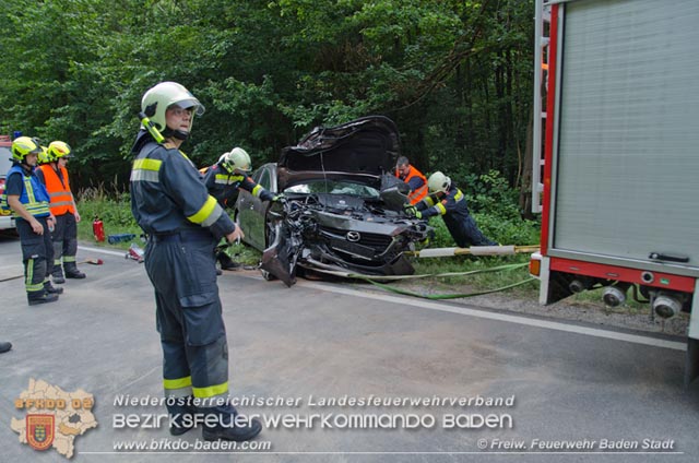 20190630 Verkehrsunfall mit mehreren Verletzten auf der LB210 im Helenental  Fotos: © FF Baden-Stadt Martin Grassl u. Martin Lichtenauer