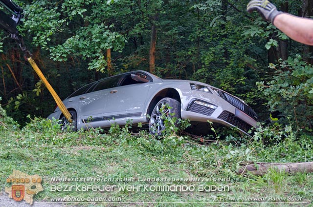 20190630 Verkehrsunfall mit mehreren Verletzten auf der LB210 im Helenental  Fotos: © FF Baden-Stadt Martin Grassl u. Martin Lichtenauer