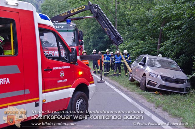 20190630 Verkehrsunfall mit mehreren Verletzten auf der LB210 im Helenental  Fotos: © FF Baden-Stadt Martin Grassl u. Martin Lichtenauer