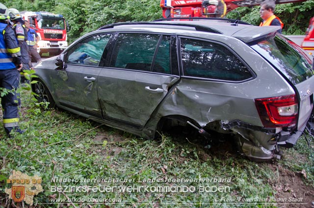 20190630 Verkehrsunfall mit mehreren Verletzten auf der LB210 im Helenental  Fotos: © FF Baden-Stadt Martin Grassl u. Martin Lichtenauer