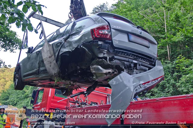 20190630 Verkehrsunfall mit mehreren Verletzten auf der LB210 im Helenental  Fotos: © FF Baden-Stadt Martin Grassl u. Martin Lichtenauer