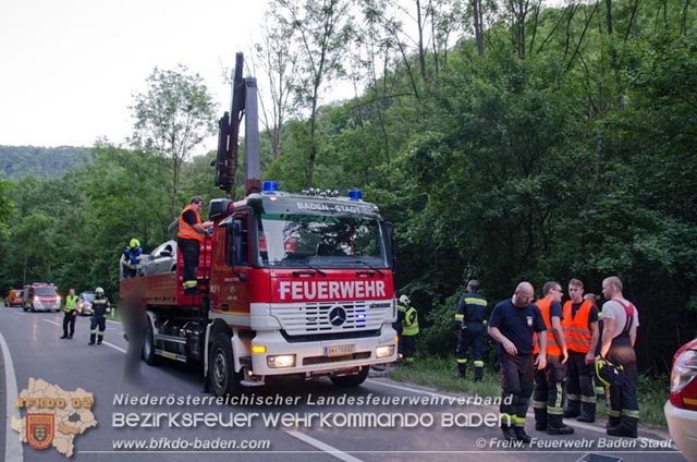 20190630 Verkehrsunfall mit mehreren Verletzten auf der LB210 im Helenental  Fotos: © FF Baden-Stadt Martin Grassl u. Martin Lichtenauer