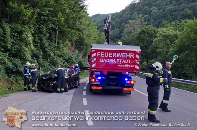 20190630 Verkehrsunfall mit mehreren Verletzten auf der LB210 im Helenental  Fotos: © FF Baden-Stadt Martin Grassl u. Martin Lichtenauer