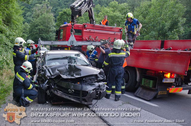 20190630 Verkehrsunfall mit mehreren Verletzten auf der LB210 im Helenental  Fotos: © FF Baden-Stadt Martin Grassl u. Martin Lichtenauer