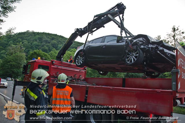 20190630 Verkehrsunfall mit mehreren Verletzten auf der LB210 im Helenental  Fotos: © FF Baden-Stadt Martin Grassl u. Martin Lichtenauer