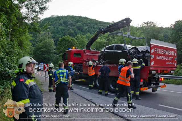 20190630 Verkehrsunfall mit mehreren Verletzten auf der LB210 im Helenental  Fotos: © FF Baden-Stadt Martin Grassl u. Martin Lichtenauer