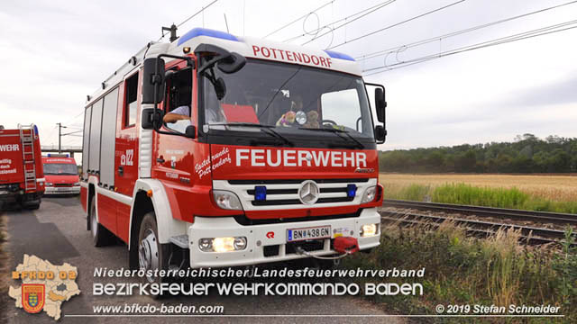 20190705 Feuerwehren aus dem Bezirk Baden unterstützen bei 35 Hektar Getreidefeld in Flammen Foto: © Stefan Schneider BFK Baden 20190705 Feuerwehren aus dem Bezirk Baden unterstützen bei 35 Hektar Getreidefeld in Flammen Foto: © Stefan Schneider BFK Baden