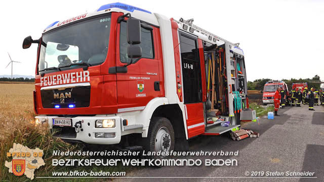 20190705 Feuerwehren aus dem Bezirk Baden unterstützen bei 35 Hektar Getreidefeld in Flammen Foto: © Stefan Schneider BFK Baden 20190705 Feuerwehren aus dem Bezirk Baden unterstützen bei 35 Hektar Getreidefeld in Flammen Foto: © Stefan Schneider BFK Baden