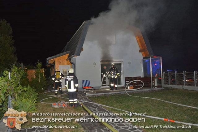 20190713 Brand in einem Traiskirchener Kleingartenhaus  Foto: © Anton Judt FF Traiskirchen-Stadt 