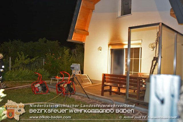 20190713 Brand in einem Traiskirchener Kleingartenhaus Foto: © Anton Judt FF Traiskirchen-Stadt 20190713 Brand in einem Traiskirchener Kleingartenhaus Foto: © Anton Judt FF Traiskirchen-Stadt