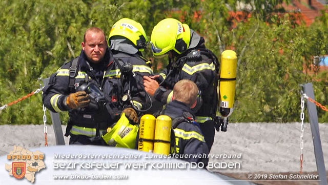 20190715 Brand mehrerer Photovoltaikpaneele am Dach einer Halle im Gewerbepark-Traiskirchen  Foto:  Stefan Schneider BFK Baden