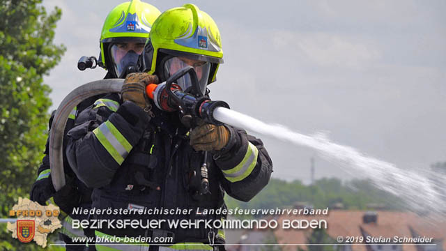 20190715 Brand mehrerer Photovoltaikpaneele am Dach einer Halle im Gewerbepark-Traiskirchen  Foto:  Stefan Schneider BFK Baden