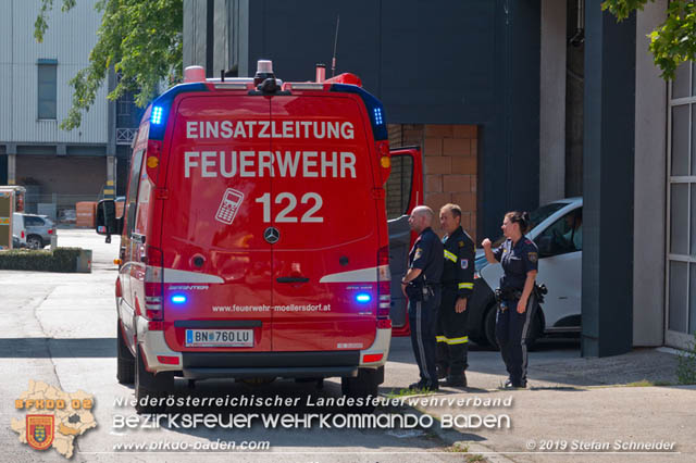 20190715 Brand mehrerer Photovoltaikpaneele am Dach einer Halle im Gewerbepark-Traiskirchen  Foto:  Stefan Schneider BFK Baden