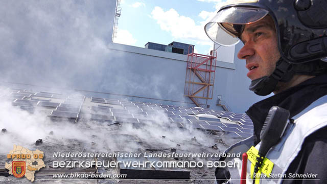 20190715 Brand mehrerer Photovoltaikpaneele am Dach einer Halle im Gewerbepark-Traiskirchen Foto: © Stefan Schneider BFK Baden 20190715 Brand mehrerer Photovoltaikpaneele am Dach einer Halle im Gewerbepark-Traiskirchen Foto: © Stefan Schneider BFK Baden