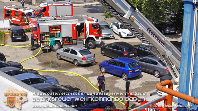 20190715 Brand mehrerer Photovoltaikpaneele am Dach einer Halle im Gewerbepark-Traiskirchen  Foto:  Stefan Schneider BFK Baden