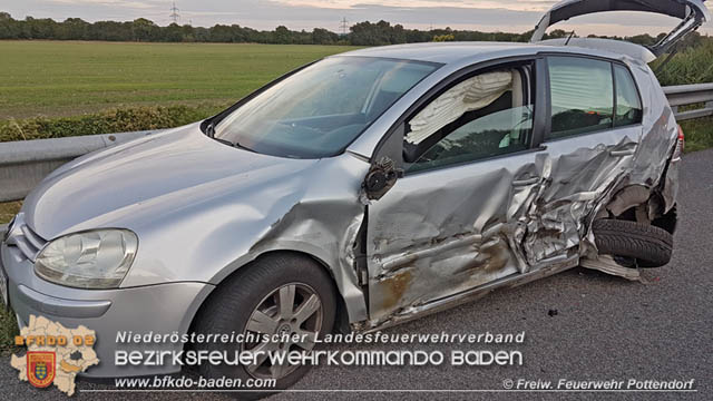 20190817 Verkehrsunfall auf der A3 zwischen Pottendorf und Ebreichsdorf-West  Foto:  Freiwillige Feuerwehr Pottendorf