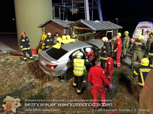 20191004 Verkehrsunfall zwischen Gnselsdorf (Gemeindegebiet Schnau a.d.Triesting) und Sollenau  Foto:  Freiwillige Feuerwehr Schnau a.d.Triesting