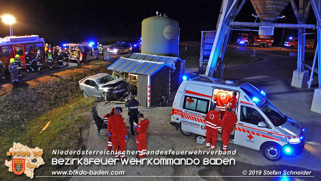 20191004 Verkehrsunfall zwischen Gnselsdorf (Gemeindegebiet Schnau a.d.Triesting) und Sollenau  Foto:  Stefan Schneider