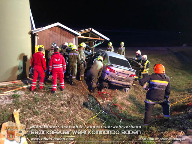 20191004 Verkehrsunfall zwischen Gnselsdorf (Gemeindegebiet Schnau a.d.Triesting) und Sollenau  Foto:  Christopher Neumayer FF Gnselsdorf