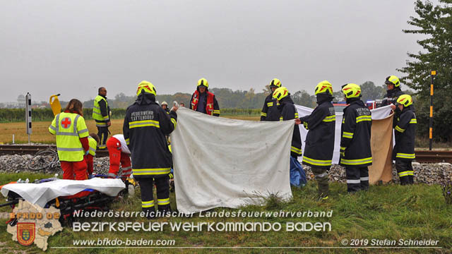 20191014 Pensionist mit Rad bei einem unbeschranktem Bahnbergang in Tattendorf von Zug erfasst und schwer verletzt  Foto:  Stefan Schneider