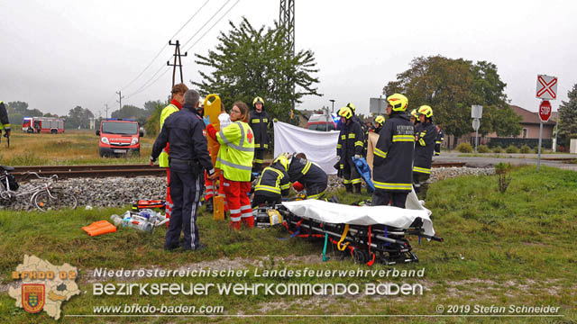 20191014 Pensionist mit Rad bei einem unbeschranktem Bahnbergang in Tattendorf von Zug erfasst und schwer verletzt  Foto:  Stefan Schneider