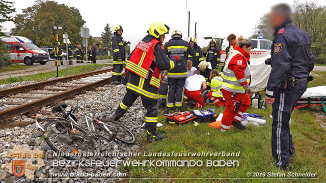 20191014 Pensionist mit Rad bei einem unbeschranktem Bahnübergang in Tattendorf von Zug erfasst und schwer verletzt Foto: © Stefan Schneider 20191014 Pensionist mit Rad bei einem unbeschranktem Bahnübergang in Tattendorf von Zug erfasst und schwer verletzt Foto: © Stefan Schneider