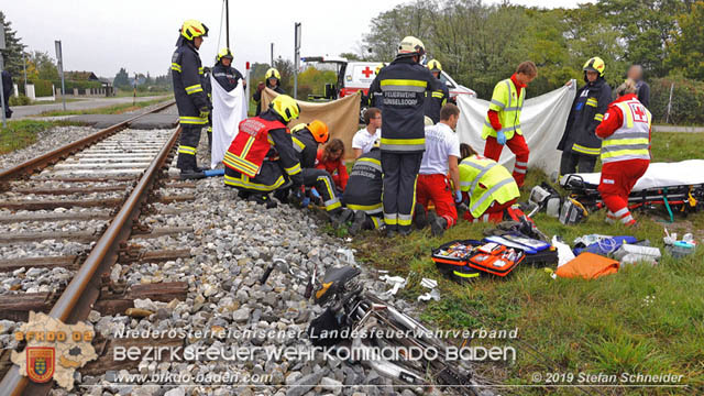 20191014 Pensionist mit Rad bei einem unbeschranktem Bahnübergang in Tattendorf von Zug erfasst und schwer verletzt  Foto: © Stefan Schneider