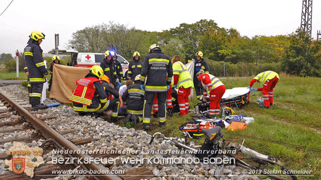 20191014 Pensionist mit Rad bei einem unbeschranktem Bahnbergang in Tattendorf von Zug erfasst und schwer verletzt  Foto:  Stefan Schneider