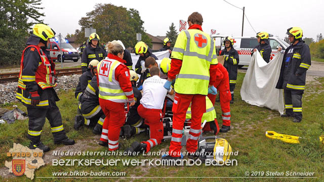 20191014 Pensionist mit Rad bei einem unbeschranktem Bahnbergang in Tattendorf von Zug erfasst und schwer verletzt  Foto:  Stefan Schneider