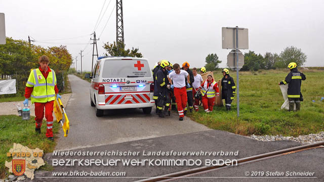 20191014 Pensionist mit Rad bei einem unbeschranktem Bahnbergang in Tattendorf von Zug erfasst und schwer verletzt  Foto:  Stefan Schneider20191014 Pensionist mit Rad bei einem unbeschranktem Bahnbergang in Tattendorf von Zug erfasst und schwer verletzt  Foto:  Stefan Schneider