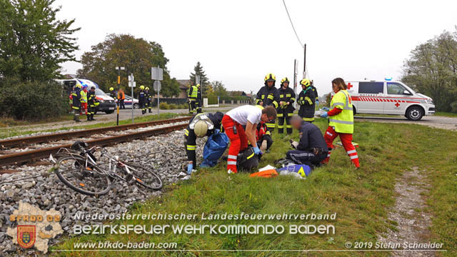 20191014 Pensionist mit Rad bei einem unbeschranktem Bahnübergang in Tattendorf von Zug erfasst und schwer verletzt Foto: © Stefan Schneider 20191014 Pensionist mit Rad bei einem unbeschranktem Bahnübergang in Tattendorf von Zug erfasst und schwer verletzt Foto: © Stefan Schneider