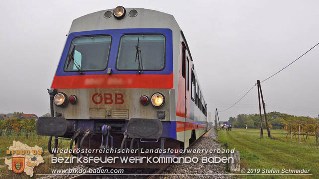 20191014 Pensionist mit Rad bei einem unbeschranktem Bahnbergang in Tattendorf von Zug erfasst und schwer verletzt  Foto:  Stefan Schneider