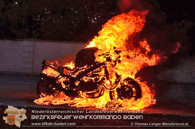 20191024 Ein Motorrad fing in Ebreichsdorf Feuer  Foto:  Thomas Lenger Monatsrevue.at