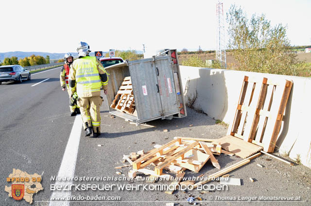 20191025 Anhnger auf A3 umgekippt  Foto:  Thomas Lenger Monatsrevue.at