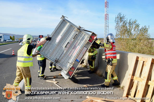 20191025 Anhnger auf A3 umgekippt  Foto:  Thomas Lenger Monatsrevue.at