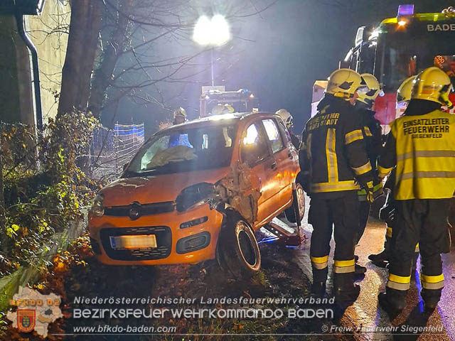 Verkehrsunfall in den Abendstunden auf der LB210 im Helenental  Foto:  Michael Baumgartner FF Siegenfeld 