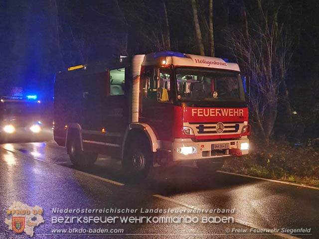 Verkehrsunfall in den Abendstunden auf der LB210 im Helenental  Foto:  Michael Baumgartner FF Siegenfeld 