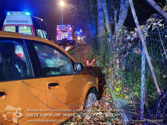 Verkehrsunfall in den Abendstunden auf der LB210 im Helenental  Foto:  Michael Baumgartner FF Siegenfeld 