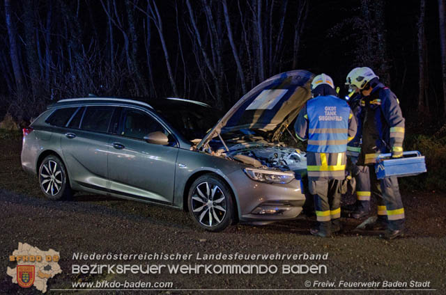 Verkehrsunfall in den Abendstunden auf der LB210 im Helenental  Foto:  Stefan Schneider FF Baden-Stadt