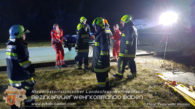 20191218 Mann strzt in Blumau-Neurihof in einen Schacht  Foto:  Freiwillige Feuerwehr Blumau